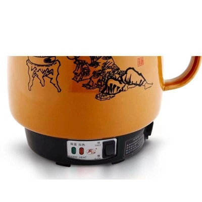 Un pot de soupe de médecine traditionnelle chinoise avec un design pratique