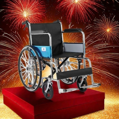 Un fauteuil roulant manuel léger avec équipement médical améliore la mobilité et l'indépendance